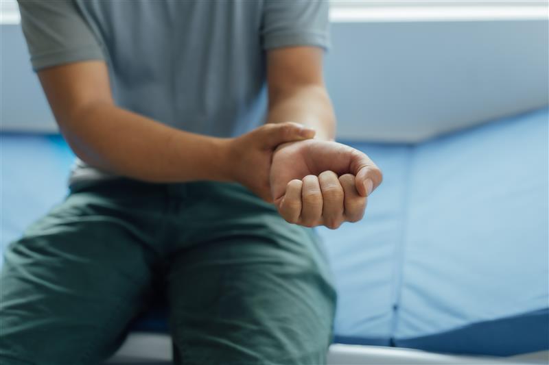 carpal tunnel decompression surgery detail